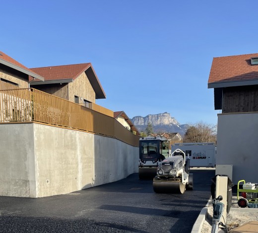 Fin des enrobés - Accès aux villas de l’opération Varde Sud