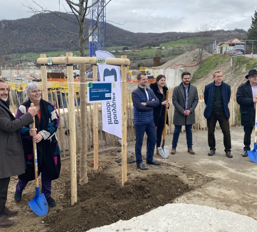 Plantation du 1er arbre pour le programme Horizon de Jade à Epagny