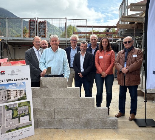 Pose de la première pierre symbolique Villa Constance & Les Trois Lacs